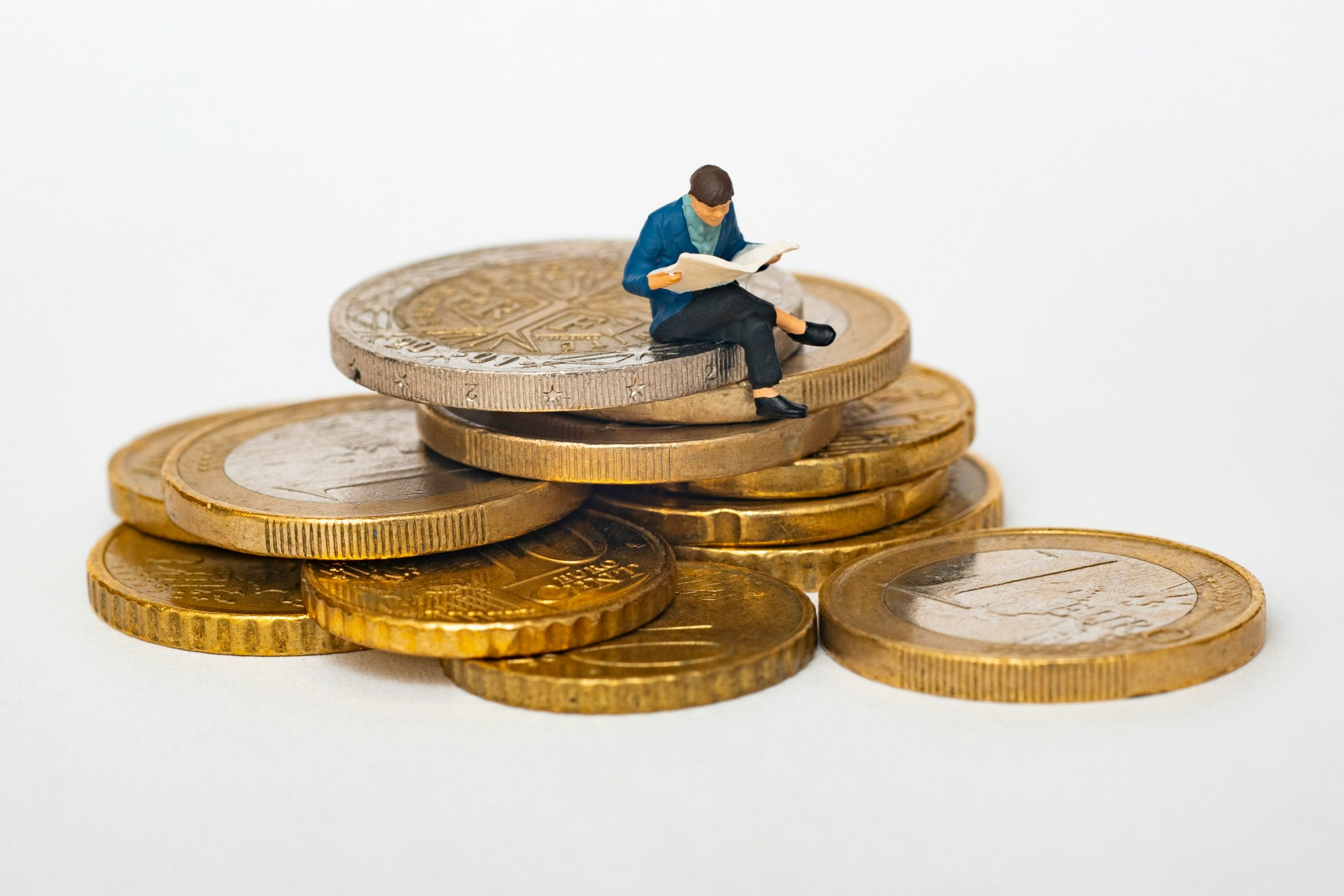 Descubre las diferencias entre la Woke Economy y la Economía del Propósito, y cómo las empresas pueden equilibrar la responsabilidad social con un impacto positivo y sostenible a largo plazo.