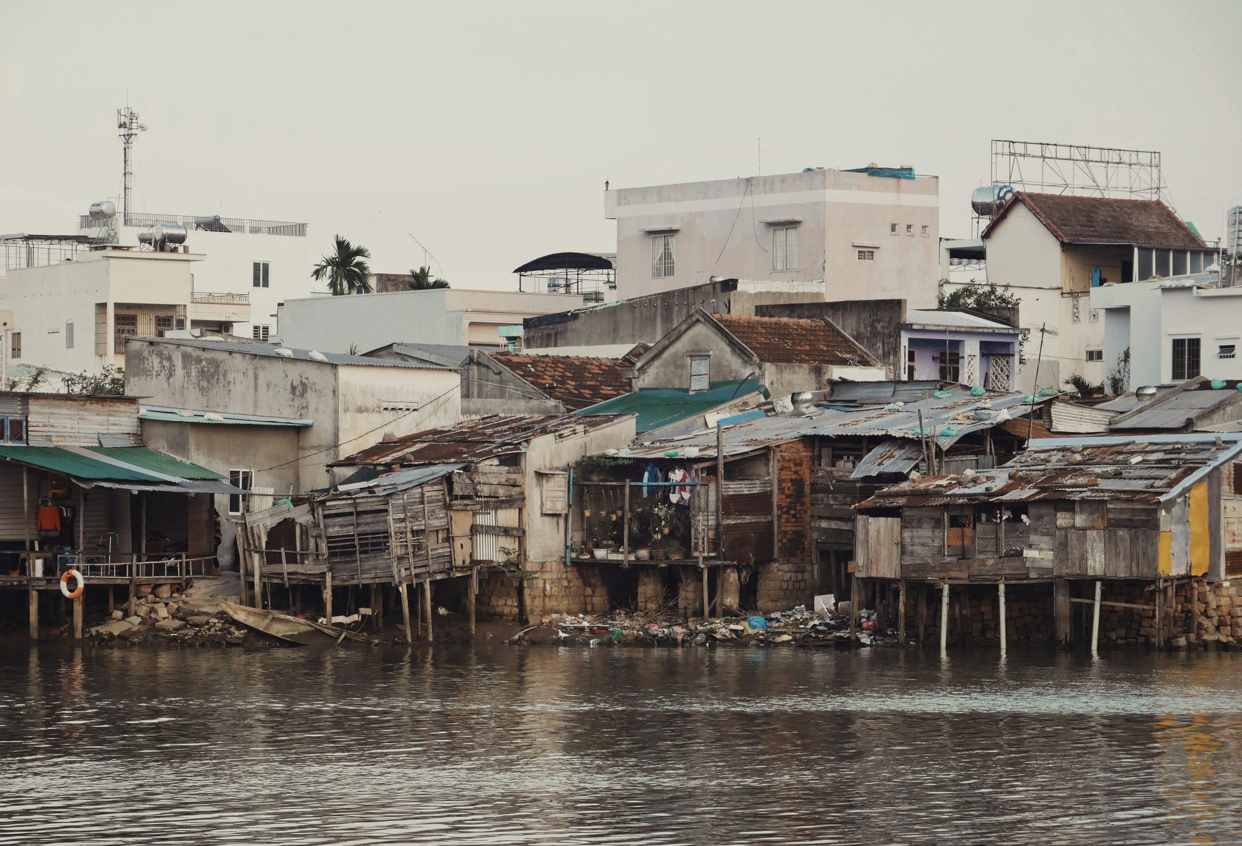 Inequality and climate: a line chart of global wealth distribution projected to 2100